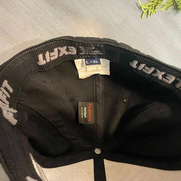 Never worn! METAL MULISHA Flex Fit Cap - Picture 6 of 9